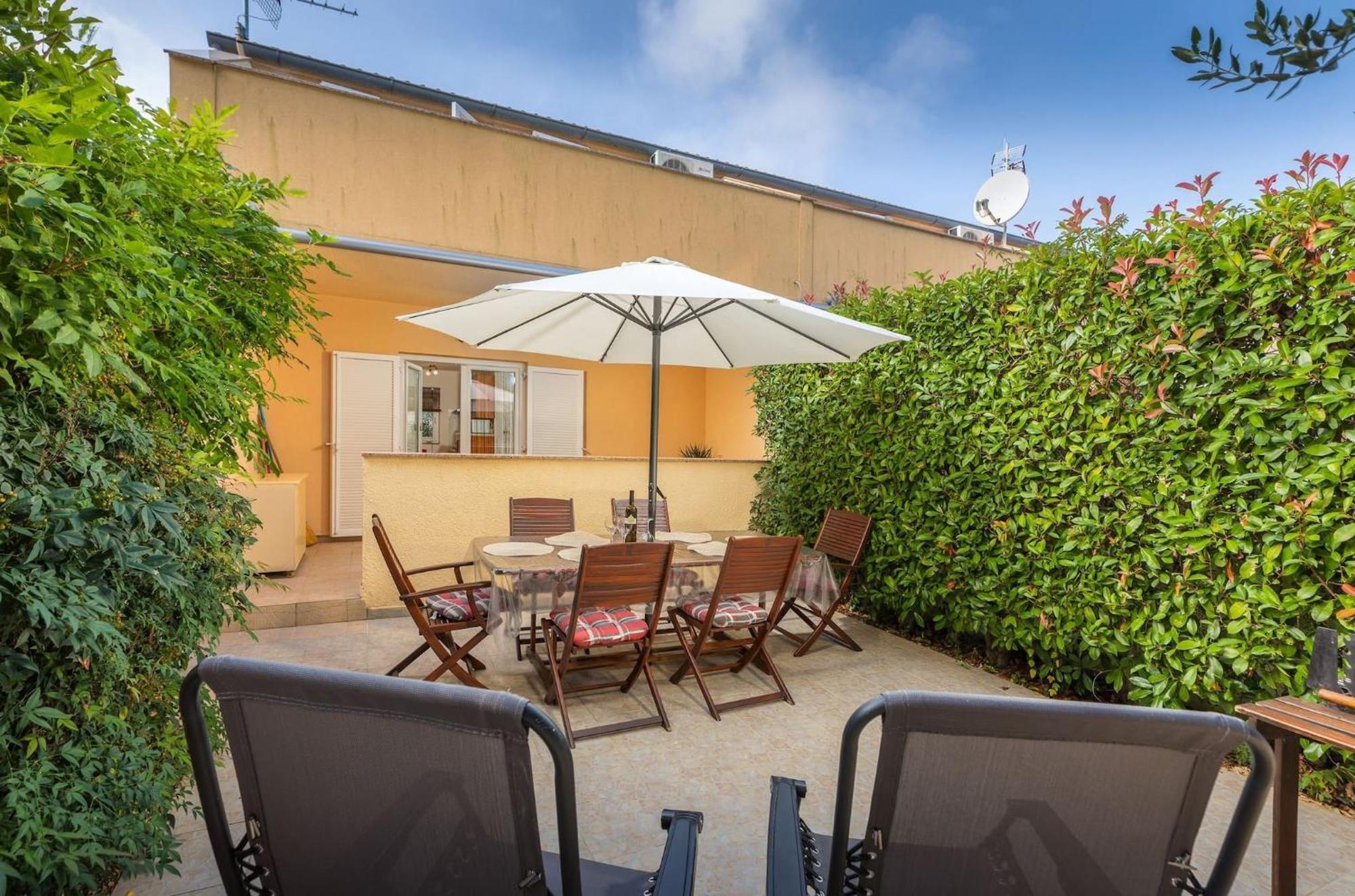 Apartment Buneta With Relaxing Outdoor Area ลิทซ์ยัน ภายนอก รูปภาพ
