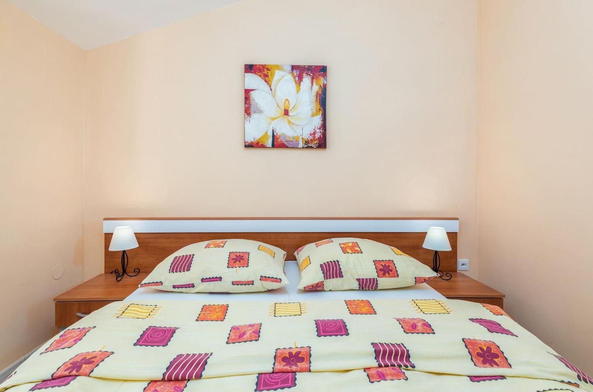 Apartment Buneta With Relaxing Outdoor Area ลิทซ์ยัน ภายนอก รูปภาพ