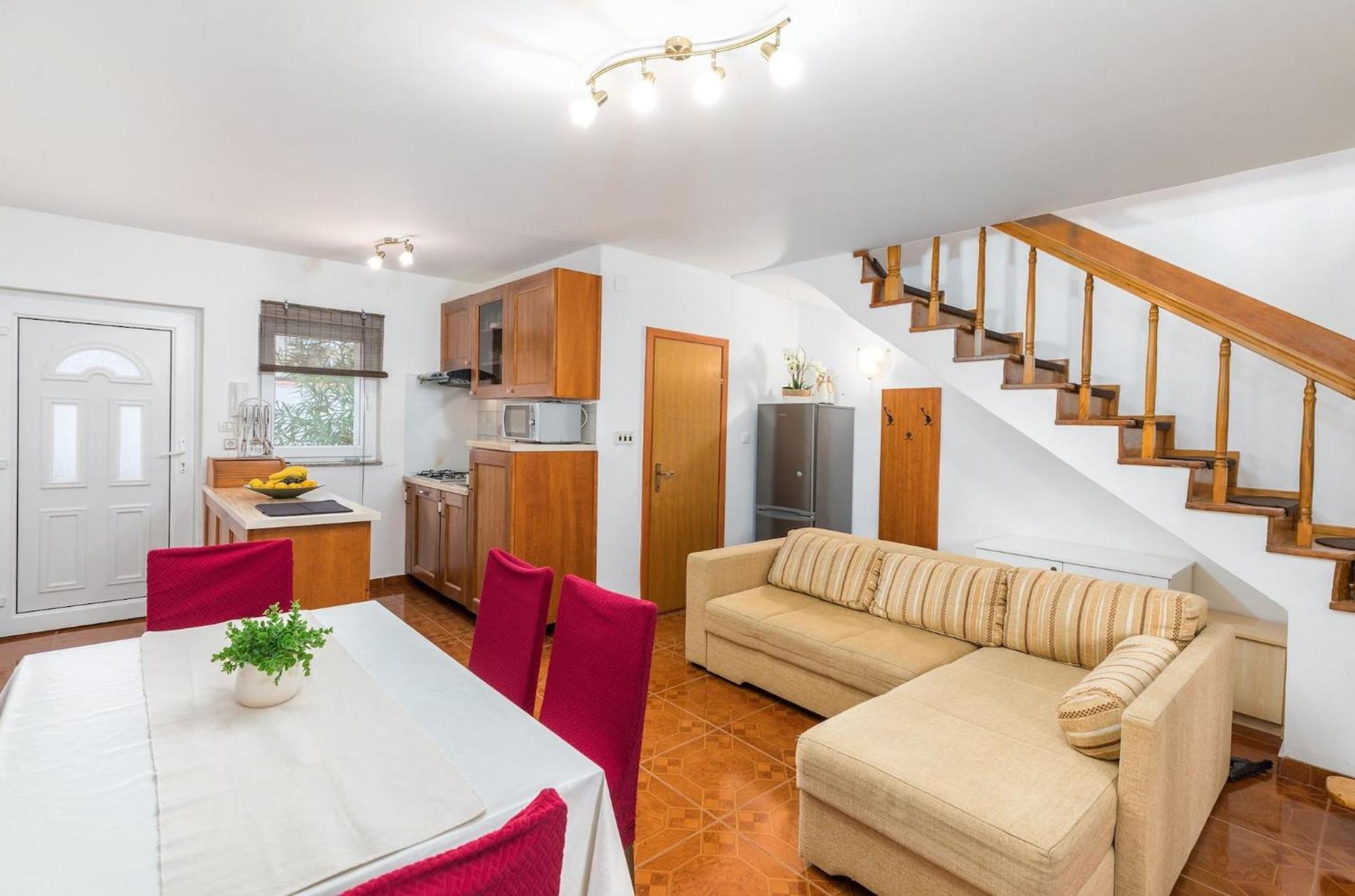 Apartment Buneta With Relaxing Outdoor Area ลิทซ์ยัน ภายนอก รูปภาพ